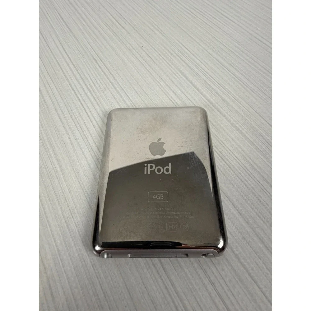 Apple iPod nano 3rd Generation Silver (4 GB)